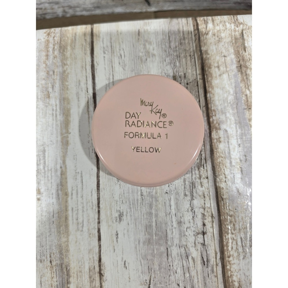 Mary Kay Day Radiance Formula 1 Cream Foundation Yellow 0.5 oz Pink Compact NOS